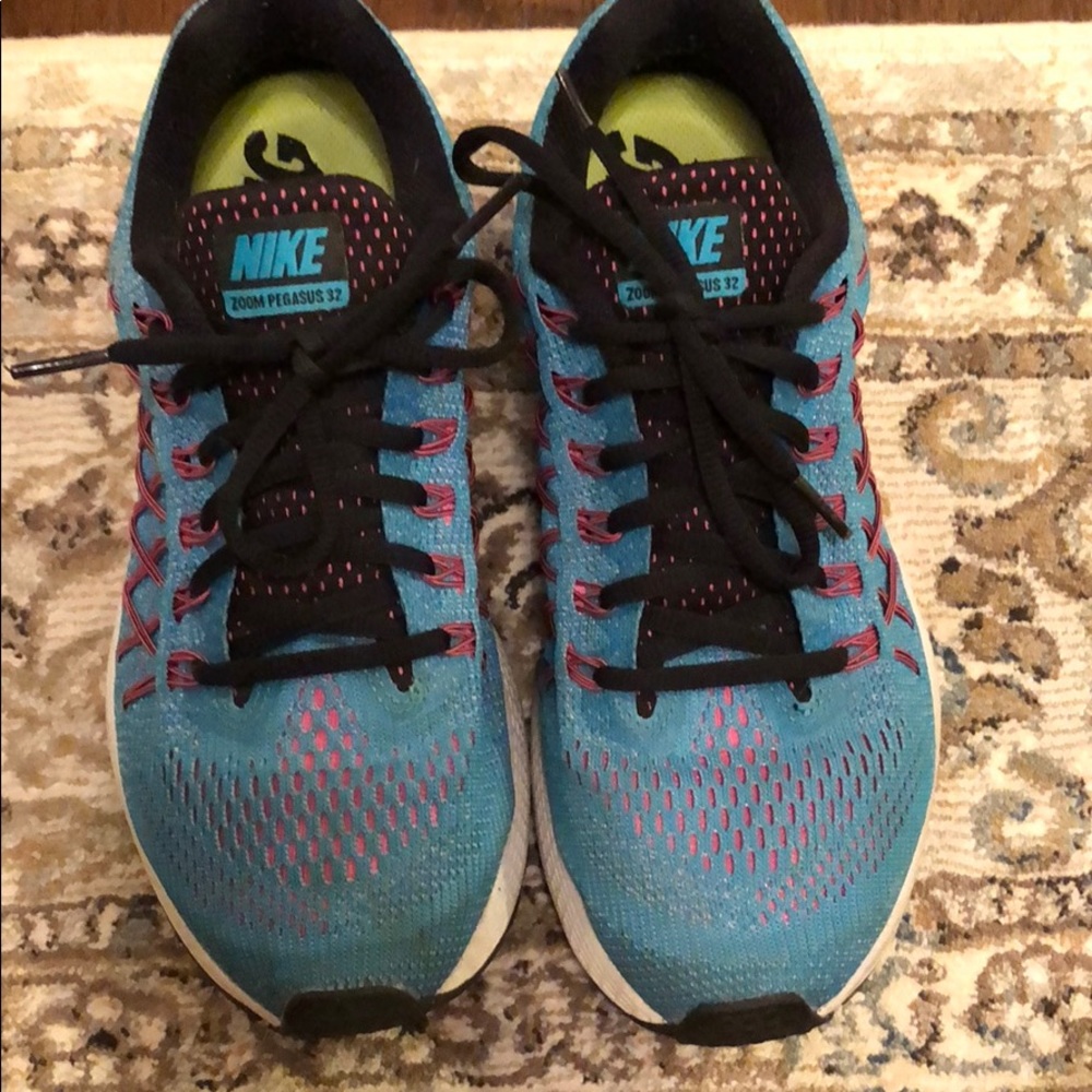 Nike tennis shoes